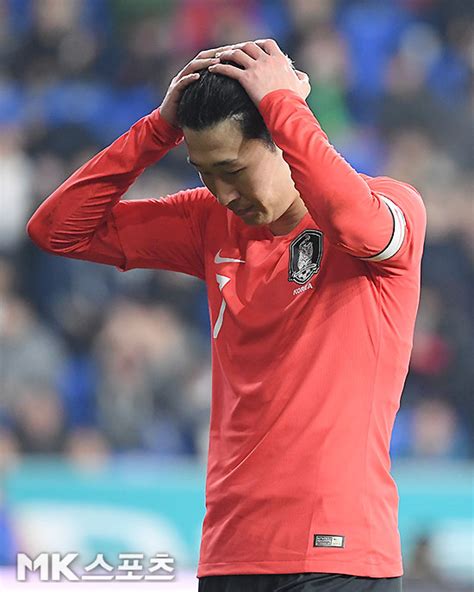 Born 8 july 1992) is a south korean professional footballer who plays as a forward for premier league club tottenham hotspur and captains the south. 벤투, '햄스트링 부상' 손흥민 한일전 소집 오피셜 - MK스포츠