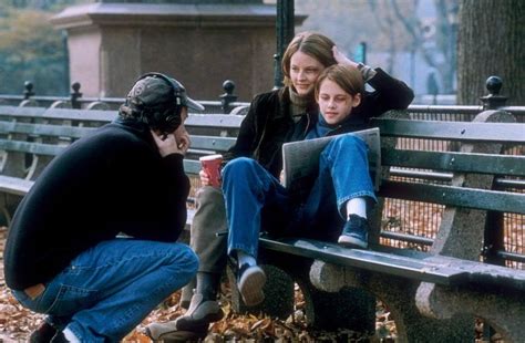 The film stars jodie foster and kristen stewart as a mother and daughter whose new home is invaded by burglars. On Set of Panic Room (2002) » ShotOnWhat? Behind the Scenes