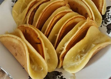 Segera taburi gula pasir, tutup teflon hingga adonan matang. Resep Martabak manis lipat teflon - Foody Bloggers