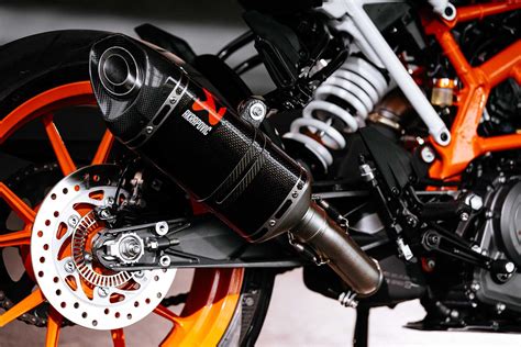 Narrower at the front for better control thanks to more contact with the vehicle special foam (3d structural mesh) with inbuilt tunnel. KTM 390 DUKE (2017-on) Review | MCN