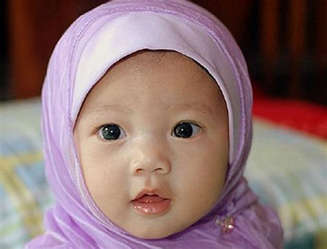  10 Foto Lucu dan Imut Anak Kecil Saat Memakai Jilbab ...