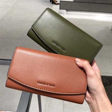 Maybe you would like to learn more about one of these? Charles & Keith รวมกระเป๋าสตางค์สีเอิร์ธโทน 🌿 | ปันโปร ...