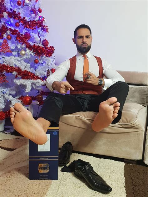 Homofox — Master Caramel | Bare men, Male feet, Barefoot men