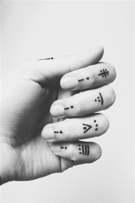 We love how this tattoo's a little lighter and more minimalist than most henna designs. about Finger Henna on Pinterest | Henna Mehndi and Henna ...