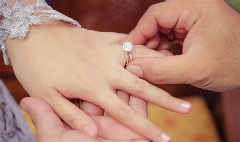 Apakah boleh cincin mas pernikahan d jual. Hukum Tukar Cincin Setelah Akad | Majalah Nabawi