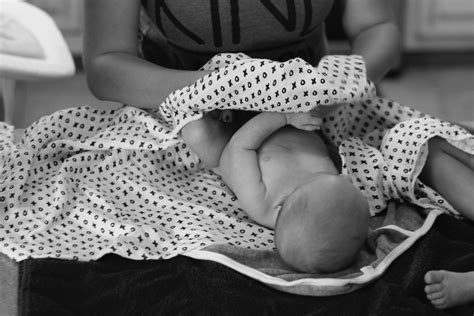 A warm room young babies lose body heat very quickly and easily become chilled. swaddle bath | step by step guide - Fueling Mamahood