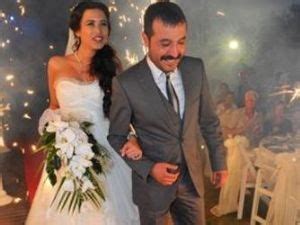 Üstündağ'ın eşi ecem özkaya, sağlıklı bir erkek bebek dünyaya getirdi. DÜNYADAN HABERLER: 06.Ağu.2010