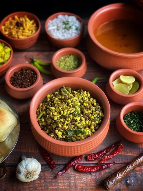 Chop the tomato, onion, ginger, green chillies.add chopped tomato, onion , garlic , ginger, coriander leaves, garam masala, turmeric powder, cumin and coriander powder , red. Onion Gsrlic Powder For Misal Pav : Misal Rassa Masala à ...