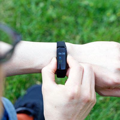 If you do own a fitbit tracker, the app wirelessly syncs with your wearable fitbit and automatically logs. 10 Best Workout Log Apps 2019 for iOS and Android