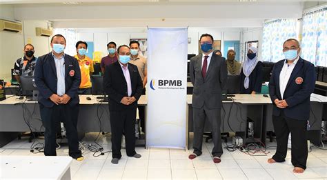 Apakah kabaikan komputer kepada pelajar. BPMB sumbang komputer kepada pelajar buka peluang ...