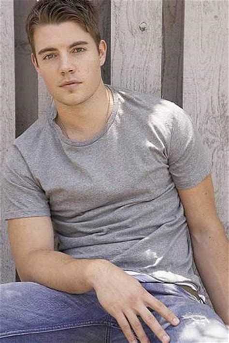 The actor was just a month shy of his 31st birthday when he made his first appearance on the show in 2009. American Actor - Josh Henderson | Lelaki Malaysia