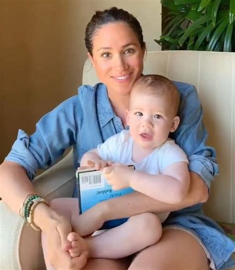 Meghan can be seen reading archie's favourite book, 'duck! Meghan Markle's latest royal snub raises eyebrows in UK ...