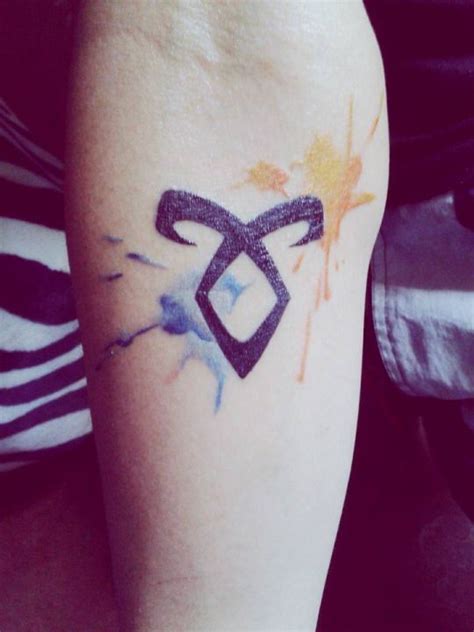 There is historical precedence for using runes as tattoos. Pin de Unlobocualquiera en Tatuajes | Tatuaje de runas ...