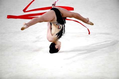 Alexandra ana maria agiurgiuculese (born january 15, 2001 in iași, romania) is an individual rhythmic gymnast who currently represents. Ginnastica ritmica: le farfalle trionfano nell'All around ...