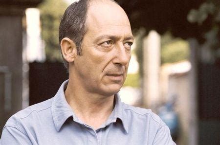 Mais elle s'attache profondément à lui. Top séquence : La Cité de la Peur, Red is Dead | À Découvrir