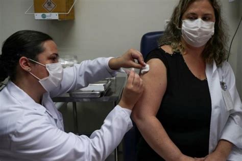 Sinovac, canlı olmayan virüsü barındırdığı için yan etkileri canlı aşılara göre daha azdır. Çin'in aşısı Sinovac yüzde 97 etkili çıktı - Dünyadan ...