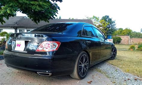 It has a bigger wheel base compared to its predecessors. Toyota Mark X Clean Black Car For Sale - SAVEMARI