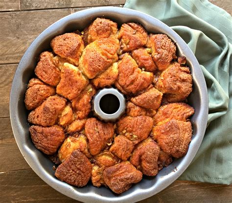 Using kitchen scissors, cut each biscuit into quarters. Monkey Bread With 1 Can Of Buscuits : Pull Apart Cheddar ...