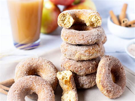 Made in a wide selection of delicious varieties, there is sure a favourite. Apple Cider and Cardamom Donuts | GradFood