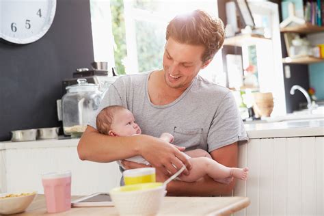 Wenn ihr bemerkt, dass euer baby anfängt mit den augen mitzuessen, als könnte es kaum abwarten, bis der löffel endlich in seine richtung wandert, dann ist es zeit. Ab wann braucht das Baby Beikost? - Familien-Frage.de