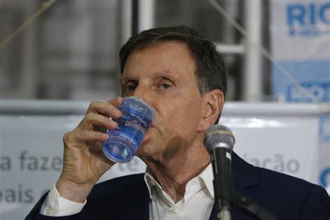 Marcelo bezerra crivella (portuguese pronunciation: Crivella pede desculpas à população após estragos causados ...