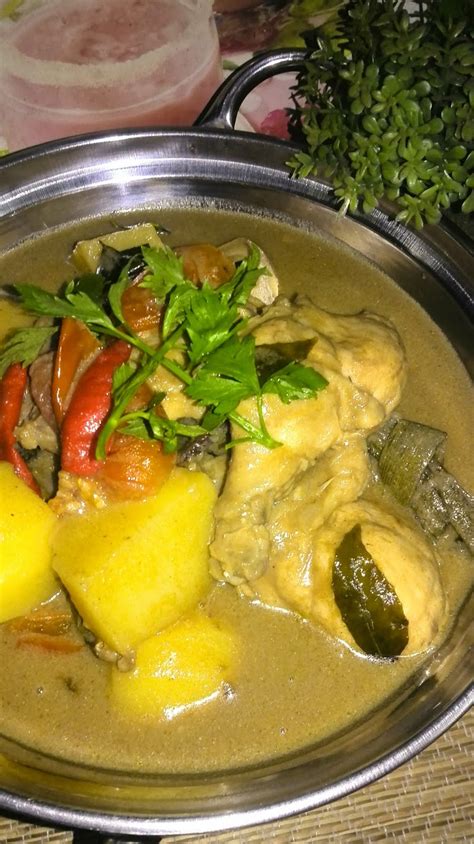 Che nom nak kongsikan resepi ayam masak kurma. namakucella: AYAM MASAK KURMA IDAMAN HATI ABANG