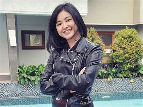 1st official fanbase of @dindazani ♡ keep support dinda! Biodata Adinda Azani Dan Foto Terbaru