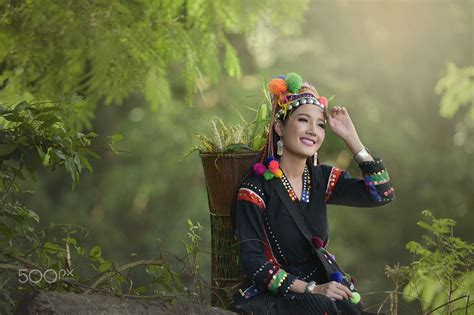 hmong-laos-hmong-hill-tribe-people-dressed-in-costumes,-a-beautiful