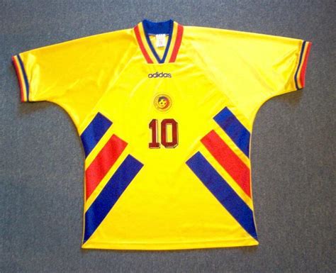 ➤ fii la curent cu clasamentele si meciurile din fotbalul intern ➤ citeste online >>>. Romania Home football shirt 1994 - 1996.