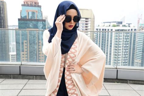 I have to honestly admit that i am among those who fangirl over her. Remodelling Asian Fashion- Vivy Sofinas Yusof - Amazons ...