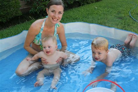 Harga swimming pool untuk baby :) kisah penyusuan bunga sepanjanggg 6 bulan. Ham Family Blog: Baby Pool