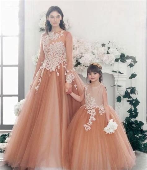 Per bambine da 7 a 14 anni da € 180 a 230€. Abiti da sposa coordinati per mamma e figlia lo stesso ...