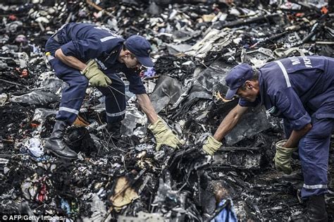 Exploring possible causes of the tragedy ���� | flygcforum.com.fragments of a russian missile have been discovered in the bodies of the malaysian airlines flight mh17 victims in further proof that the doomed. MH17 forensic experts' methods used to identify victims ...