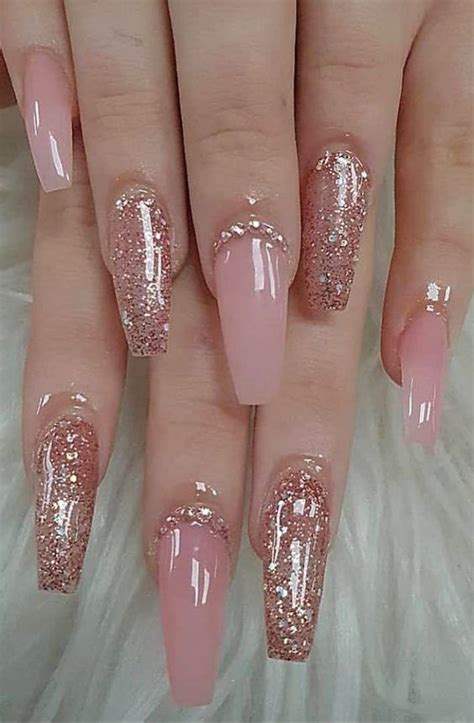 Uñas acrílicas doradas quieres ver uñas acrílicas doradas ejemplo si quiero aprender hacer uñas imagenes de uñas acrilicas de moda. Uñas De Acrilico Rosas Con Dorado / Uñas en rosa y dorado ...