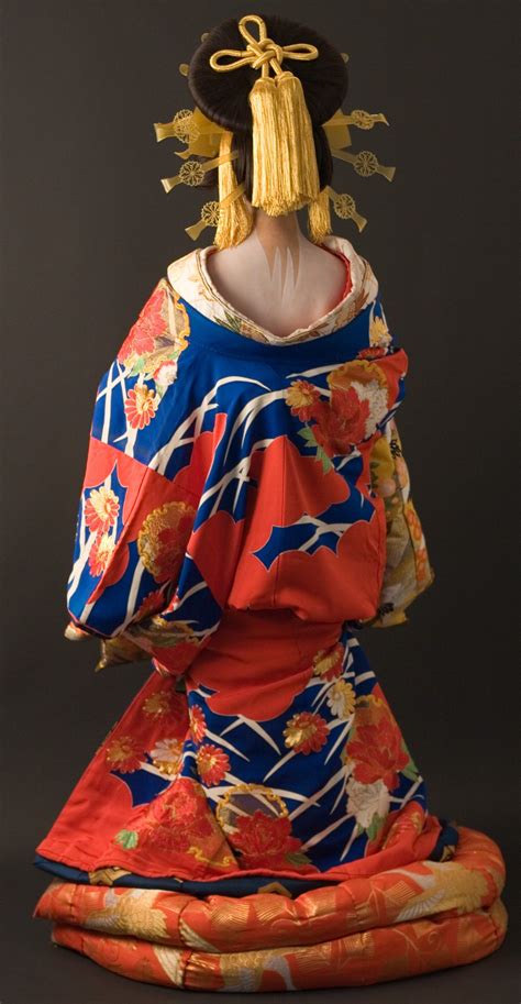 The pants zipped and fastened in the back (i. Oiran's Kimono: this is actually a pretty racy image, the ...
