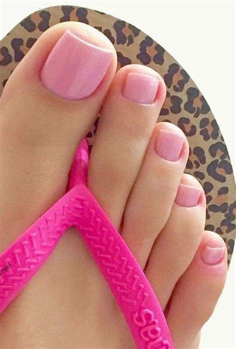 Tal como lo dice su nombre, este tipo de manicura proviene originalmente de parís, y consiste en simplemente pintar la uña con una. Admiro verlas asi (con imágenes) | Uñas de pies sencillas