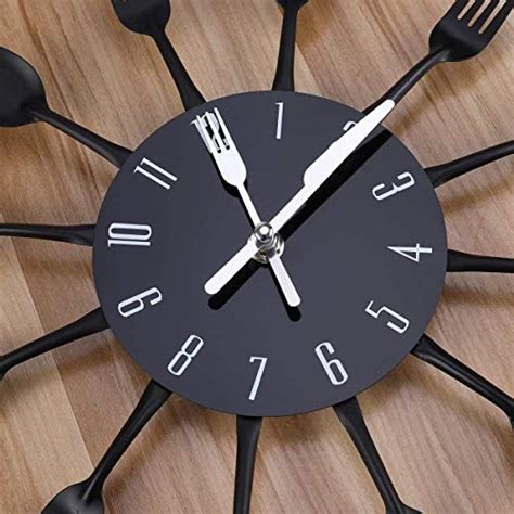 En la cocina, con fotos familiares divertidas. Reloj de Cocina Efecto Espejo con Diseño de cubertería ...