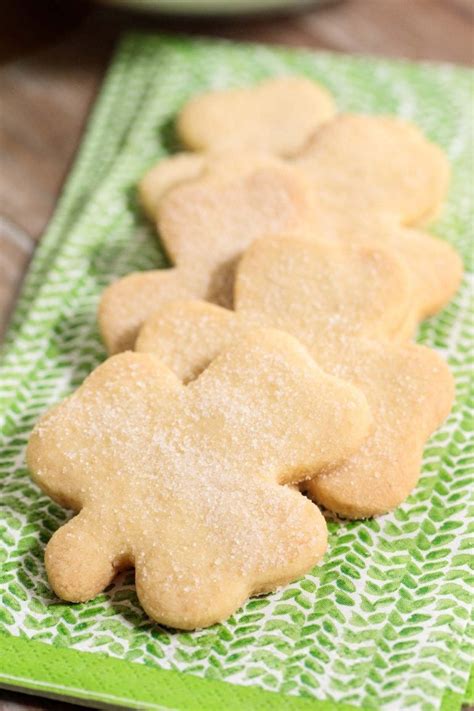 These irish cream shortbread cookies are a delightful soft cookie with just a hint of irish cream. Easy Irish Shortbread Cookies | The Café Sucre Farine