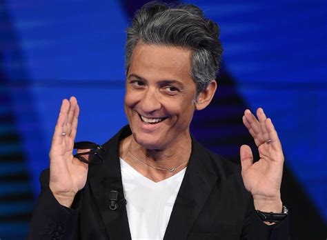 Get all the details on beppe fiorello, watch interviews and videos, and see what else bing knows. Rosario Fiorello compie 60 anni, la carriera e la vita dello showman