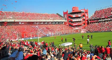 Independiente jugará sin dormir, con ocho jugadores menos y dirigido por su entrenador de arqueros. Independiente quer o nome de uma lenda para o seu estádio ...