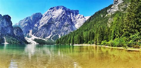 A breathtaking view of the wonderful Lago di Braies, Dolomiti, Italy ...