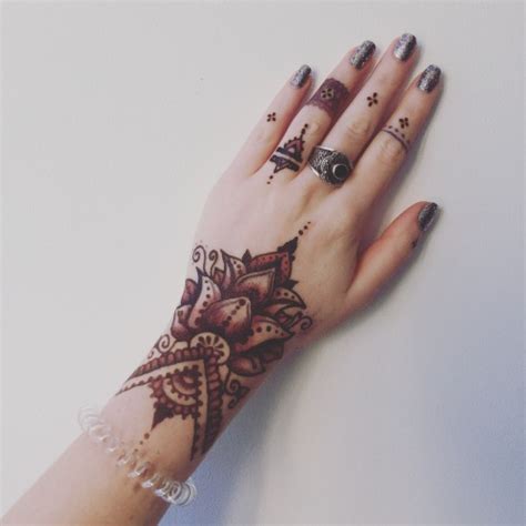 This is another nice circle pattern mehendi design for women. henna tattoo on Tumblr