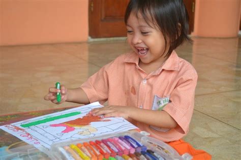 Oleh karena itu perlu digali sejak dini dimana bakatnya berada. Tujuh Manfaat Aktifitas Melukis Bagi Anak Usia Dini