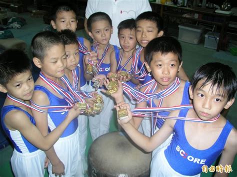 完整版 / lee chih kai 2018 wc germany cottbus gymnastic pommel horse gold medal! 李智凱世大運摘金 12年前「翻滾吧!男孩」萌樣曝光 - 生活 - 自由時報電子報