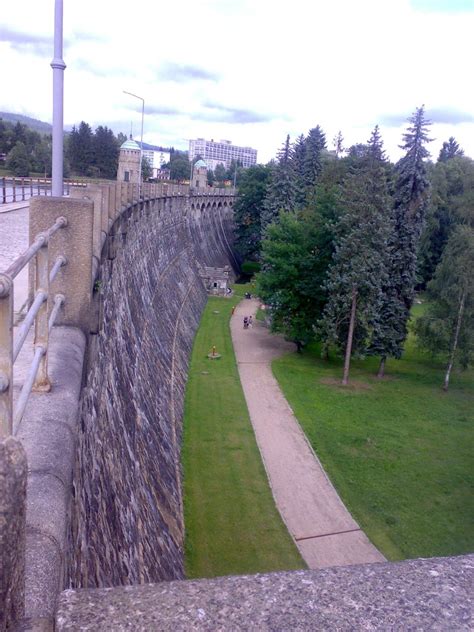 Přehrada byla po dvou letech a náročných rekonstrukcí znovu zprovozněna počátkem tohoto týdne. Fotogalerie Jablonecká přehrada - Mšeno