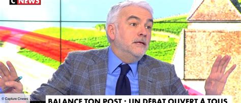 Pause foot news and tech. Pascal Praud fait un étrange parallèle entre la guerre de ...