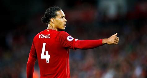 His current girlfriend or wife, his salary and his tattoos. Liverpool : Virgil Van Dijk prolongé jusqu'en 2025