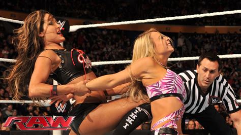After, she takes us to her garage where she shows us what a. WWE: Possibile match femminile per il prossimo RAW ...