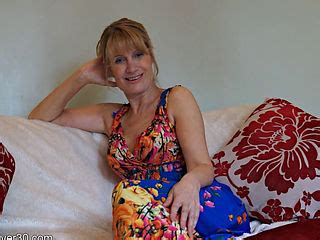 Amateur housewife nylon homestrip (clip). British - Tube X Clips - Page 1