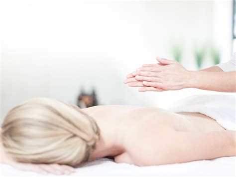 Смотрите видео yoni massage в высоком качестве. Yoni massage therapy: what exactly is it and what does it do?